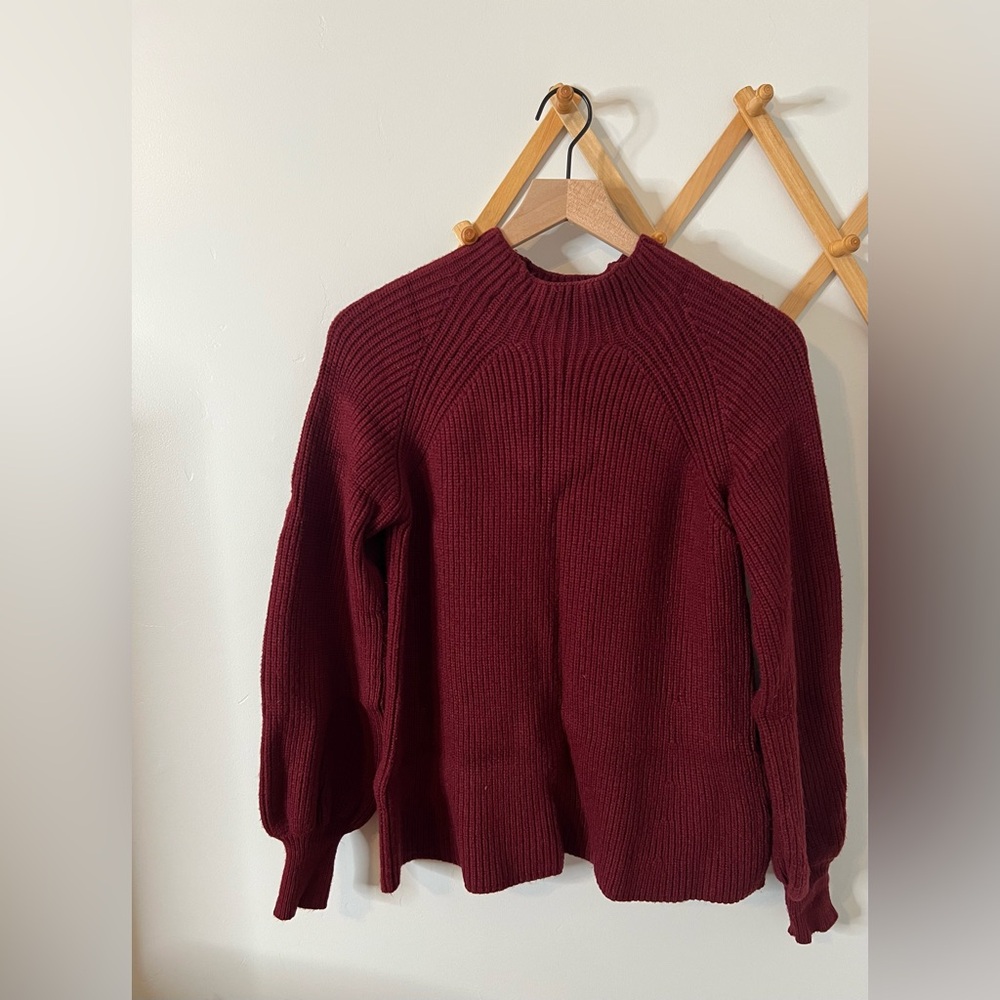 Women’s sweater, size Medium.